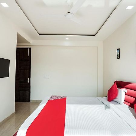 Oyo 65118 Hotel Vatika Ґурґаон Екстер'єр фото