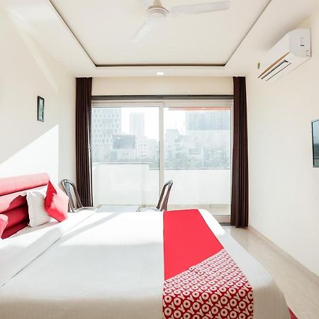 Oyo 65118 Hotel Vatika Ґурґаон Екстер'єр фото