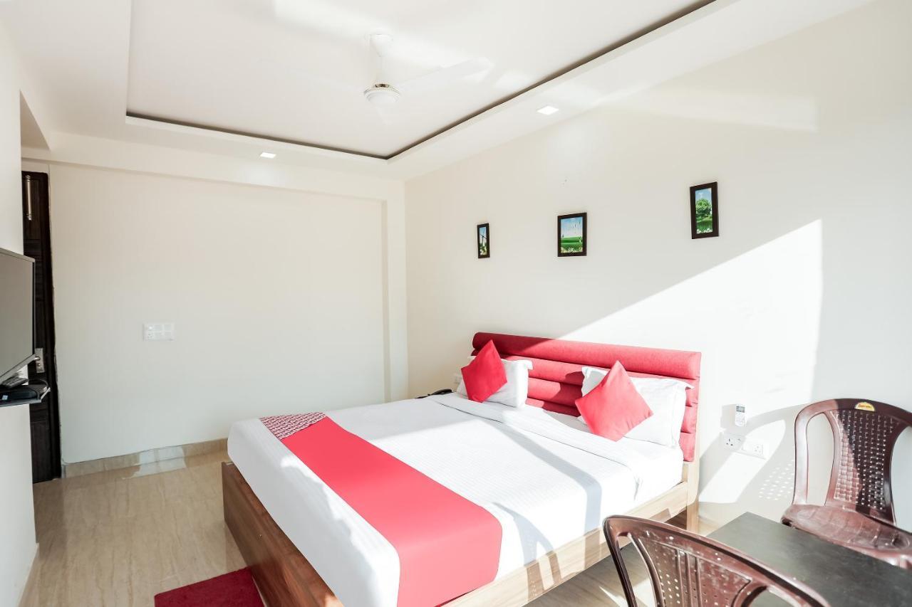 Oyo 65118 Hotel Vatika Ґурґаон Екстер'єр фото