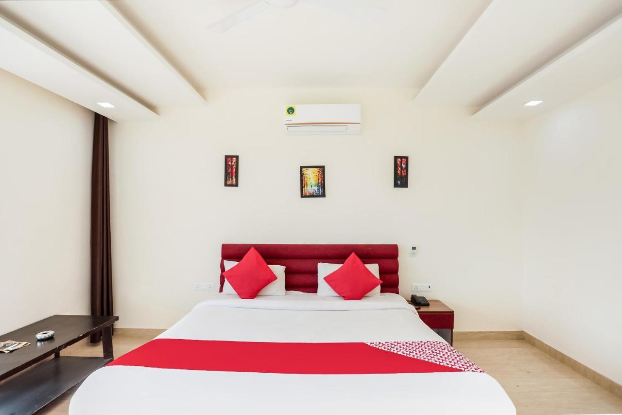 Oyo 65118 Hotel Vatika Ґурґаон Екстер'єр фото