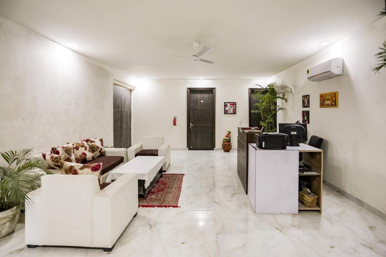 Oyo 65118 Hotel Vatika Ґурґаон Екстер'єр фото