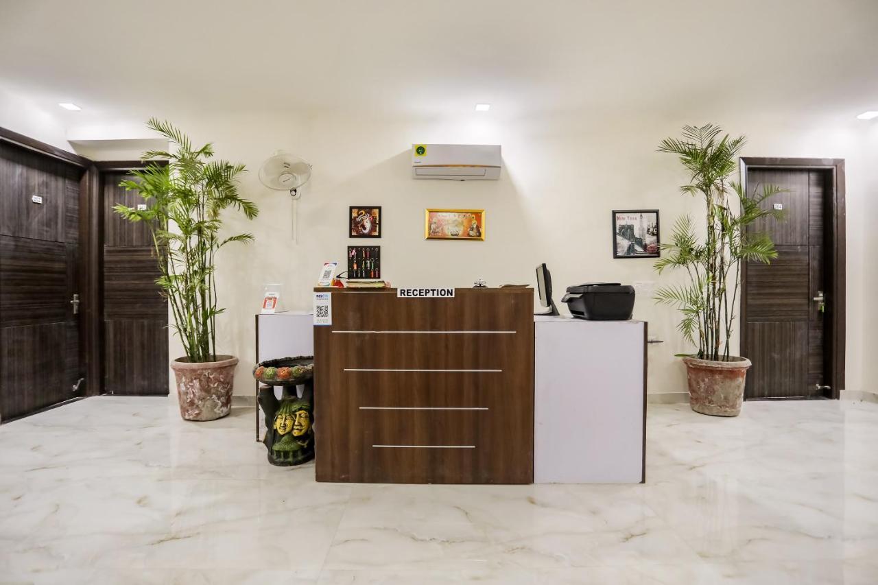 Oyo 65118 Hotel Vatika Ґурґаон Екстер'єр фото