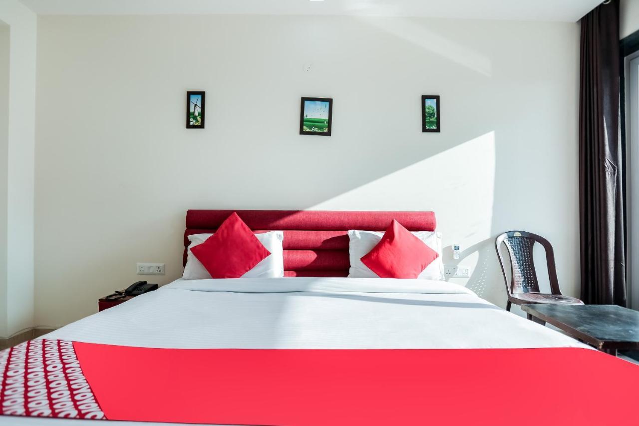 Oyo 65118 Hotel Vatika Ґурґаон Екстер'єр фото