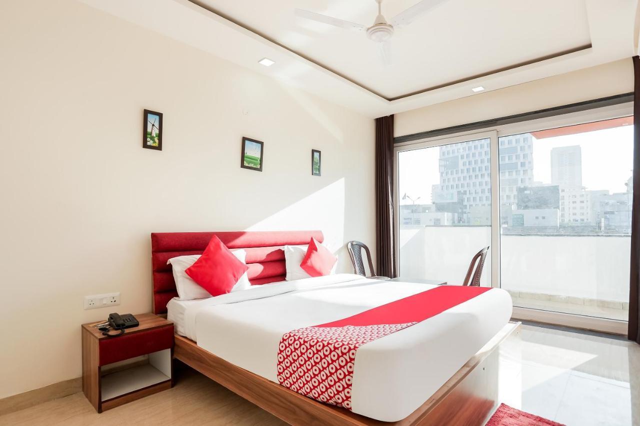 Oyo 65118 Hotel Vatika Ґурґаон Екстер'єр фото